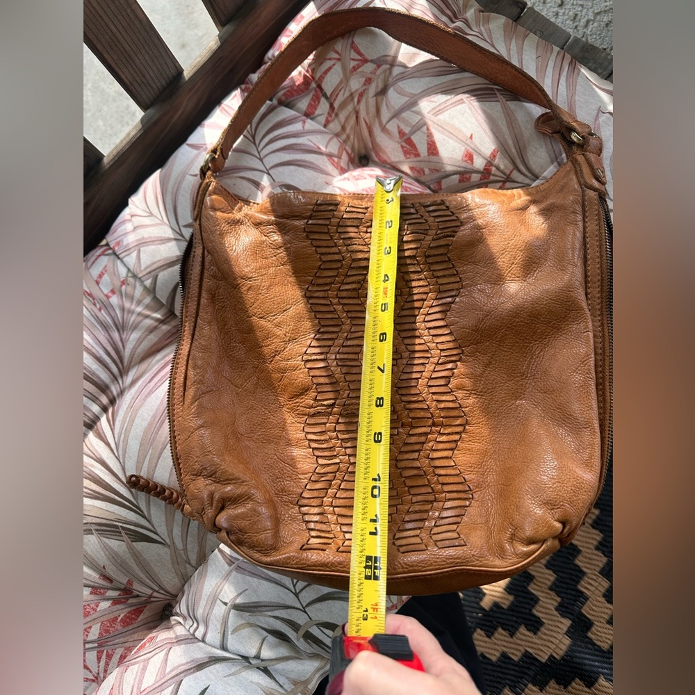 Tan leather shoulder bag - Picture 10 of 12